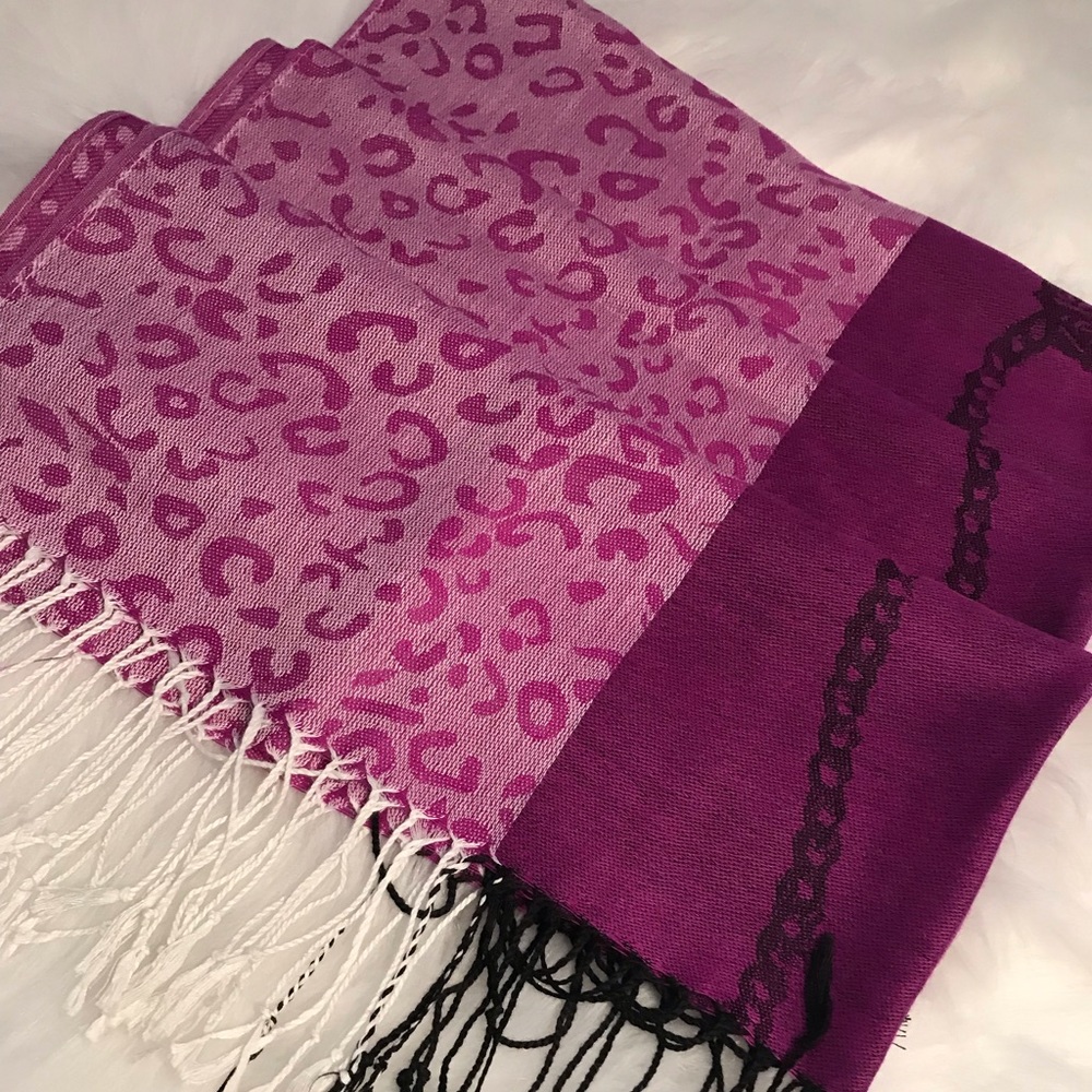 Scarfs - Picture 3 of 5